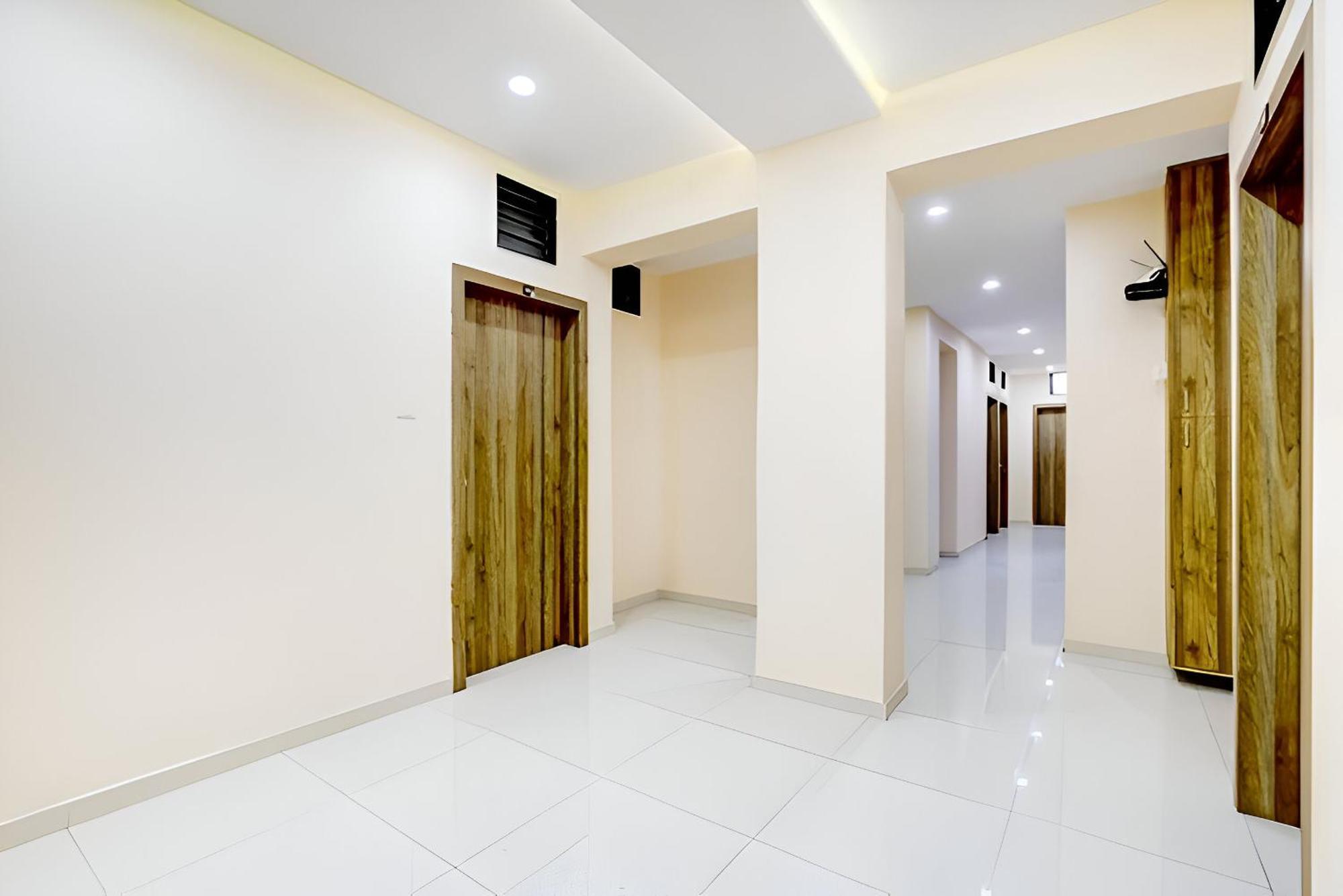 Hotel Blue Leaf Раджкот Экстерьер фото
