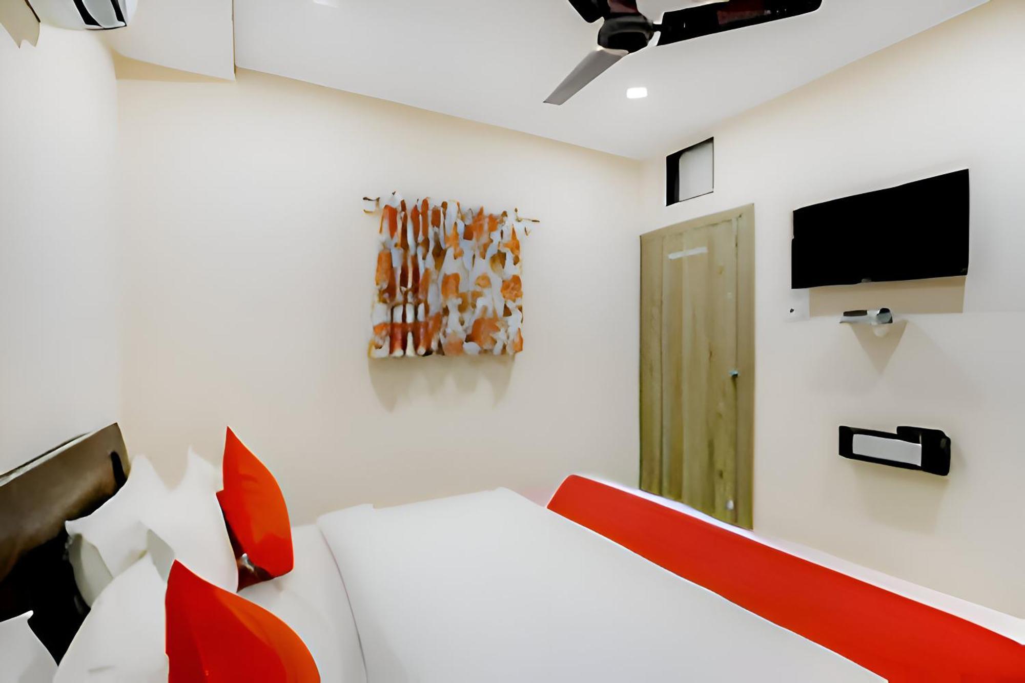 Hotel Blue Leaf Раджкот Экстерьер фото