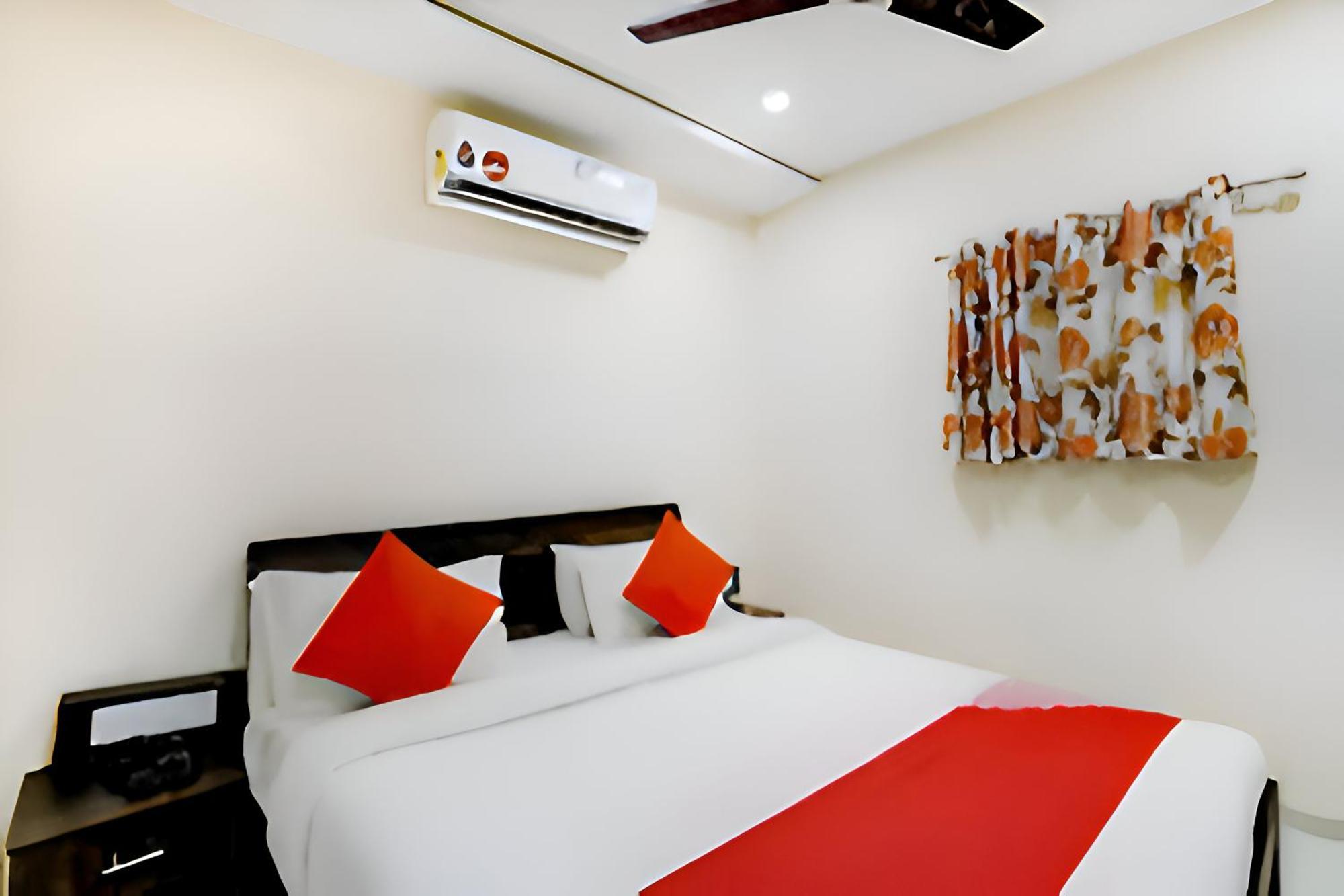 Hotel Blue Leaf Раджкот Экстерьер фото