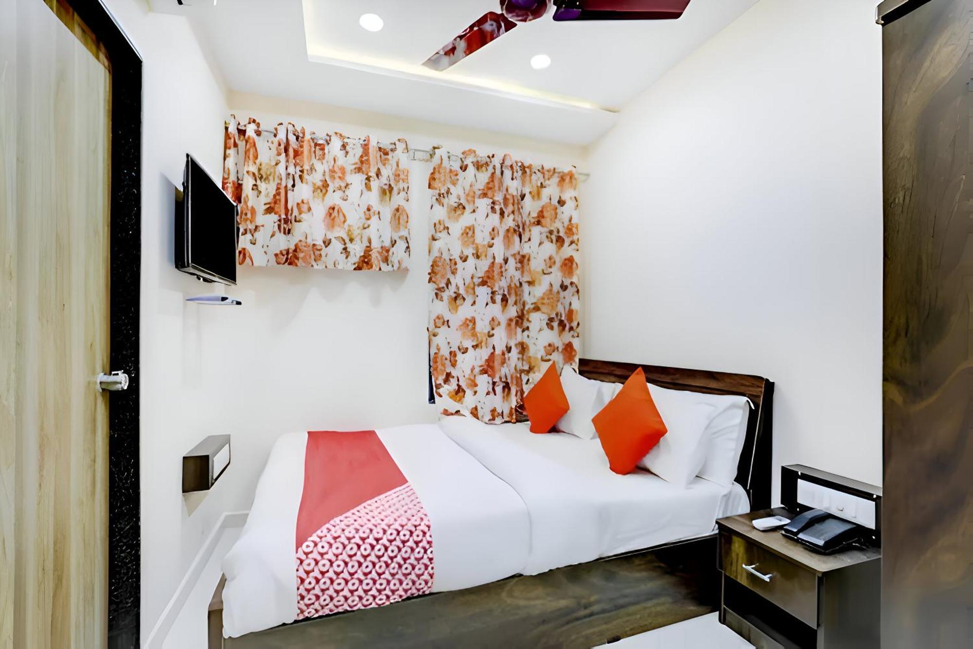 Hotel Blue Leaf Раджкот Экстерьер фото